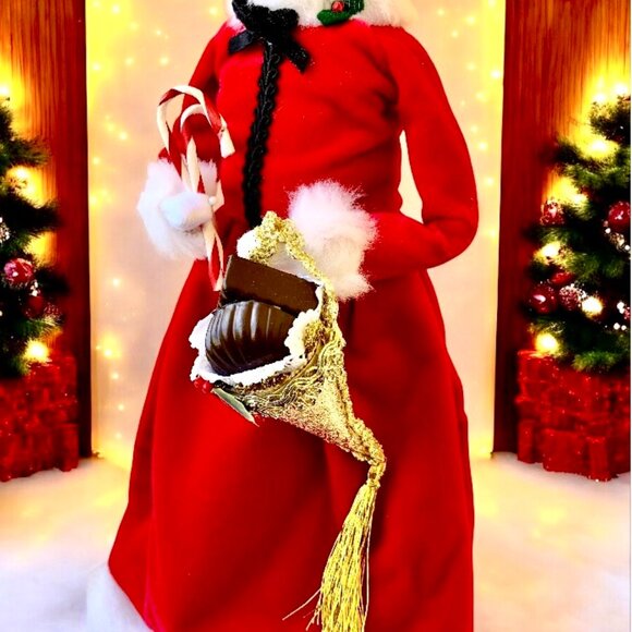 Byers' Choice The Carolers Mrs. Claus with Candy Canes and Chocolate 2009 - Picture 8 of 16